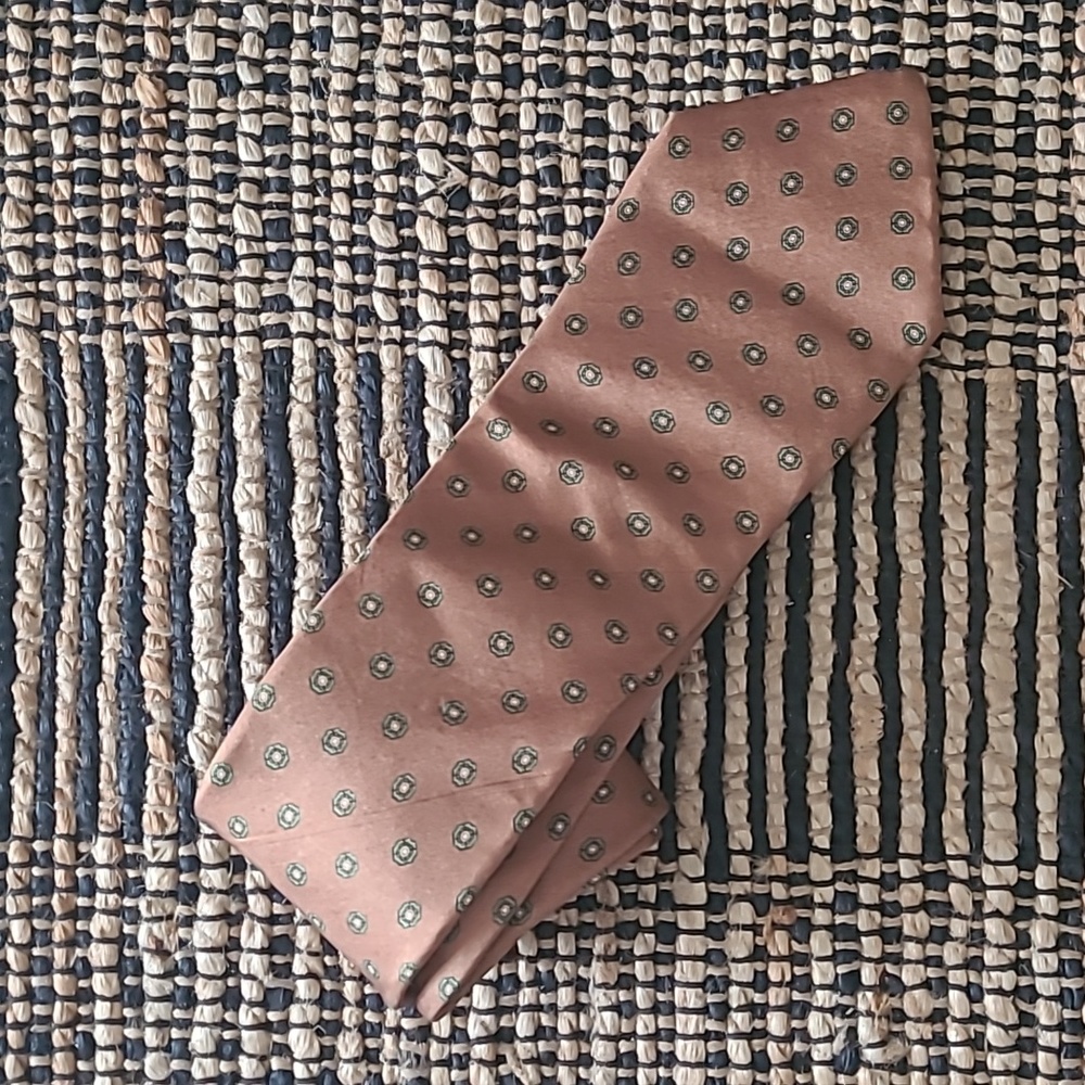 VINTAGE GIVENCHY PATTERNED 100% SILK NECK TIE